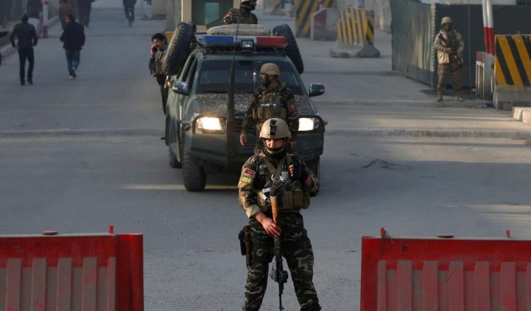 अफगानिस्तान : आतंकवादियों ने ट्रांसमिशन टावर उड़ाया, काबुल में छाया अंधेरा