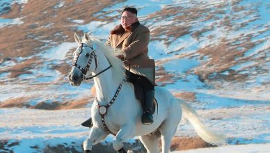 उत्तरी कोरियाई नेता किम ने 'पवित्र पर्वत' पर दौड़ाया सफेद घोड़ा