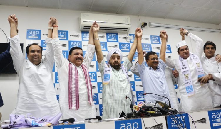 दिल्ली: कांग्रेस छोड़कर AAP में शामिल हुए प्रहलाद सिंह साहनी, चांदनी चौक से 4 बार रह चुके हैं विधायक