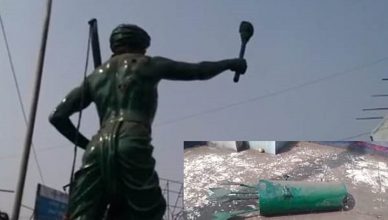 झारखंड: धनबाद में बिरसा मुंडा की मूर्ति को असामाजिक तत्वों ने तोड़ा