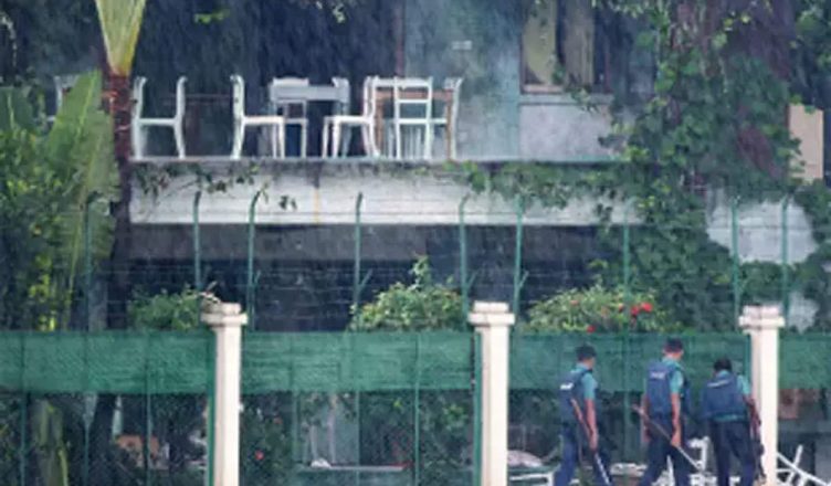 बांग्लादेश: ढाका कैफे आतंकी हमला मामले में 7 लोगों को मृत्युदंड