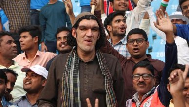 लखनऊ: मैच देखने पहुंचा 8 फुट 2 इंच लंबा अफगान फैन, होटल ढूंढने में लेनी पड़ी पुलिस की मदद