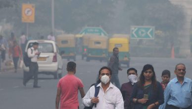 दिल्ली: वायु गुणवत्ता सूचकांक खतरनाक स्तर पर, और बिगड़ेगी स्थिति