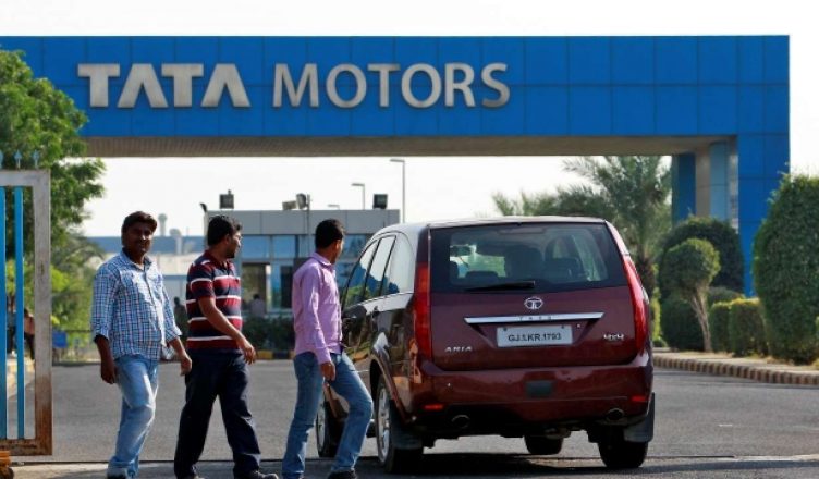 ऑटोमोबाइल सेक्टर बेहाल: टाटा मोटर की बिक्री नवंबर में 25 फीसदी घटी