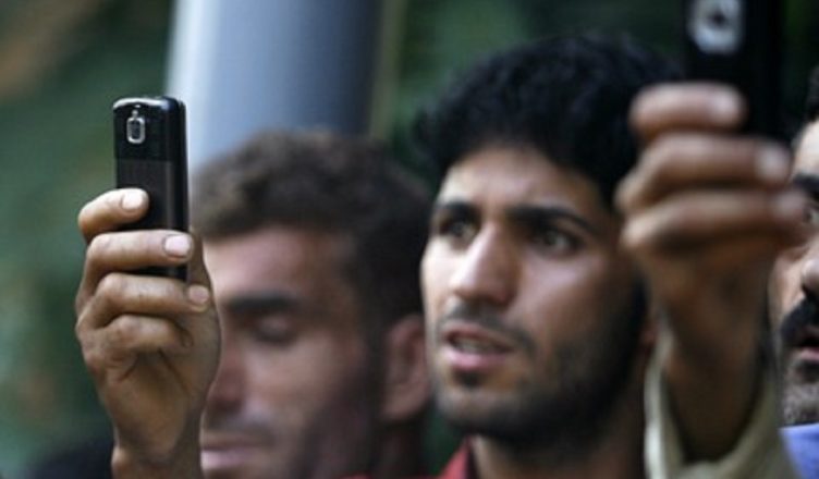 जम्मू कश्मीर: 4 महीने बाद शुरू हो रही है SMS सेवा, नए साल में चालू हो सकता है मोबाइल इंटरनेट