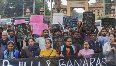 BHU: छात्रों की गिरफ्तारी पर प्राध्यापकों ने खोला मोर्चा, CAA-NRC के खिलाफ चलाया अभियान