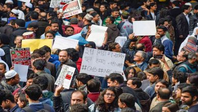 CAA protests LIVE Updates: बेंगलुरु में रामचंद्र गुहा, दिल्ली में योगेंद्र यादव हिरासत में लिए गए