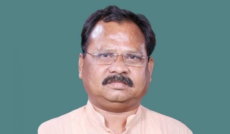 Jharkhand Results: एक साल में दूसरी बार चुनाव हारे बीजेपी प्रदेश अध्यक्ष लक्ष्मण गिलुआ