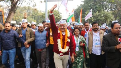 दिल्ली चुनाव: उपमुख्यमंत्री मनीष सिसोदिया के पास अपनी कार नहीं, सालाना आमदनी भी घटी