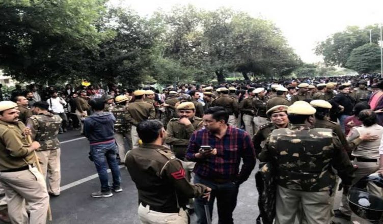 JNU Violence: दिल्ली पुलिस ने एक मामला दर्ज किया
