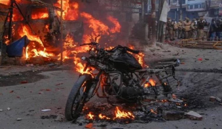 झारखंड: लोहरदगा में CAA समर्थित रैली में बवाल के बाद हिंसा, पुलिस के वाहन फूंके, कर्फ्यू लागू
