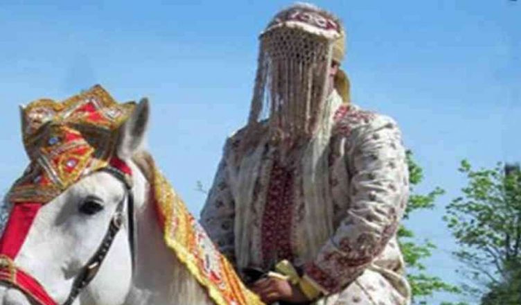 गुजरात: दलित आर्मी जवान के घोड़ी पर बैठने का ऊंची जाति के लोगों ने किया विरोध, शादी में पथराव