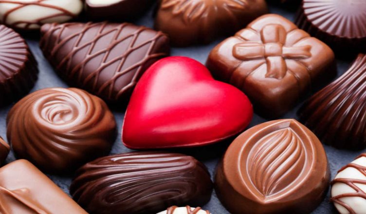 Chocolate Day 2020: गर्लफ्रेंड के साथ यूँ बनाएं चाकलेट-डे यादगार
