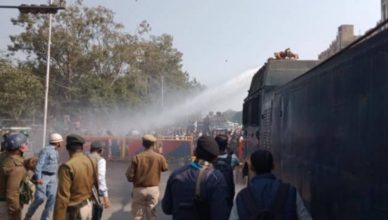 बिहार: दारोगा परीक्षा पर्चा लीक के खिलाफ पटना में उतरे हजारों छात्र, पुलिस ने दौड़ा-दौड़ा कर पीटा