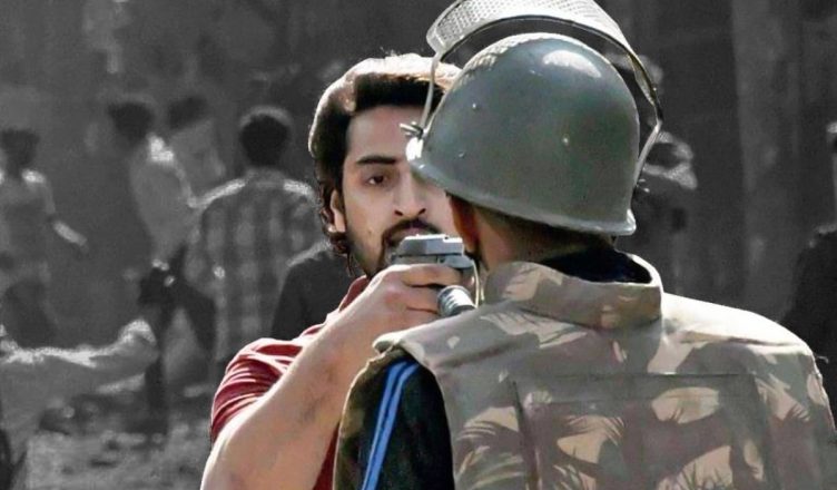 दिल्ली हिंसा: पिस्टल ताने हुए शाहरुख के हाथों मरने से कैसे बचा बहादुर हवलदार दीपक?