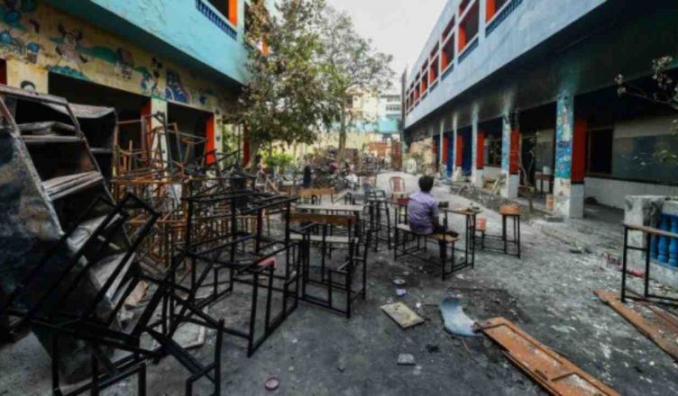 Delhi Violence Compensation: दिल्ली सरकार पूरी तरह जले स्कूल के लिए देगी 10 लाख रुपये, ई-स्कूटी के लिए भी मिलेगा मुआवजा