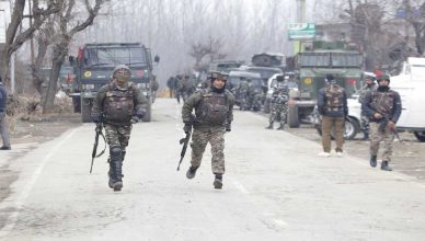 Encounter between army and terrorists continues in Baramulla 1 soldier injured