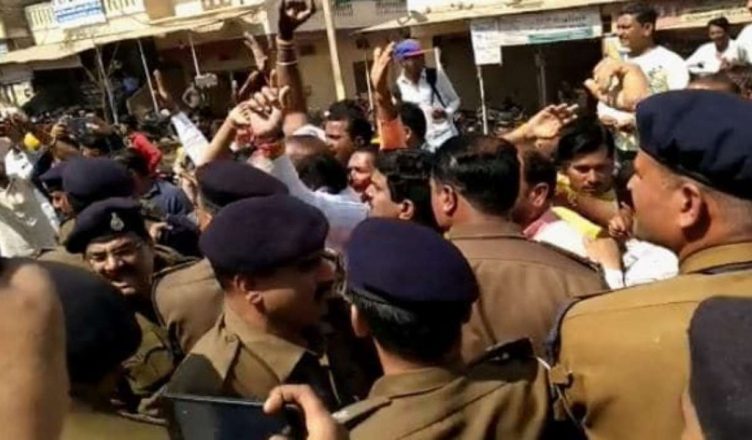 मध्य प्रदेश: सीएम कमलनाथ को काला झंडा दिखाया तो पुलिस ने बीजेपी सांसद को किया गिरफ्तार
