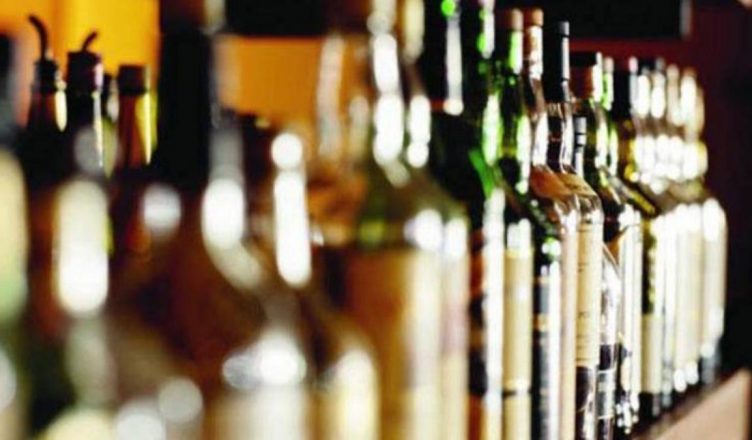 कोरोना वायरस: लॉकडाउन में खुली रहेंगी शराब की दुकान, इस राज्य ने किया हैरान करने वाला फैसला