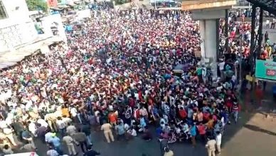 मुंबई: बांद्रा स्टेशन पर जमा हुए थे हजारों मजदूर, ट्रेन चलने की खबर दिखाने वाला टीवी पत्रकार गिरफ्तार