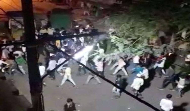 बेंगलुरू में स्वास्थ्यकर्मियों पर हमला करने वाले 50 आरोपी गिरफ्तार