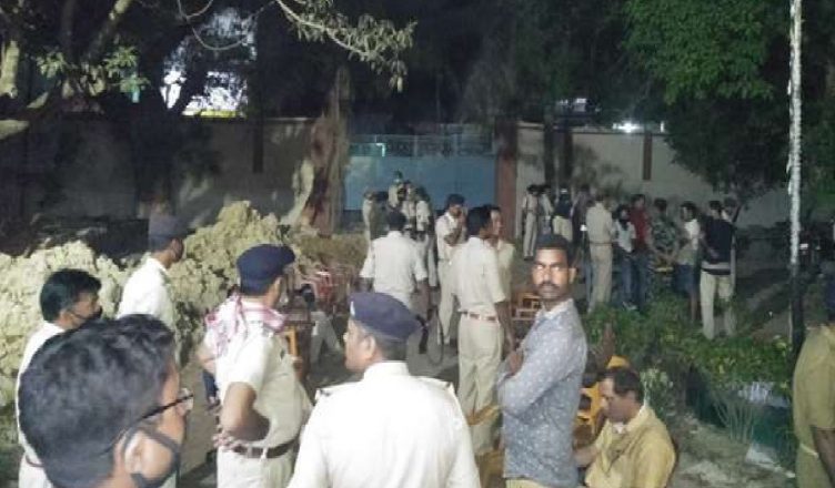 बिहार: मस्जिद में जांच करने गई पुलिस टीम पर पथराव, कई पुलिसकर्मी जख्मी