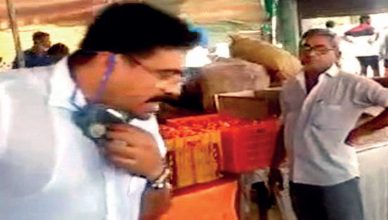 Rajkot: लॉकडाउन में गरीबों के लिए बन रहे खाने के स्थान पर BJP के विधायक ने थूका, वीडियो हुआ वायरल