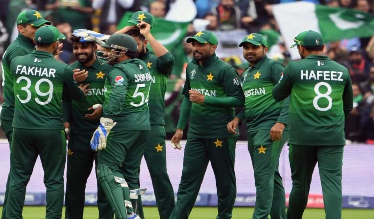पाकिस्तान के 7 और क्रिकेटर निकले कोरोना पॉजिटिव, अबतक 10 खिलाड़ी वायरस की चपेट में