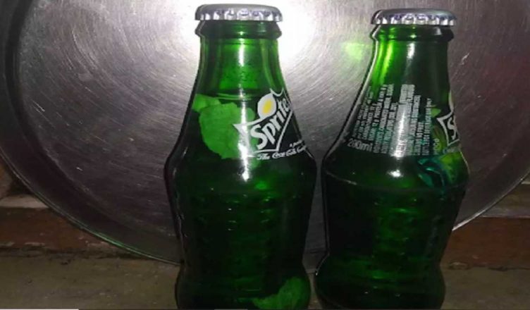 UP: कोल्ड ड्रिंक की सील बोतल में निकले कंडोम और जलजीरा के पैकेट, दुकानदार और ग्राहकों के उड़े होश