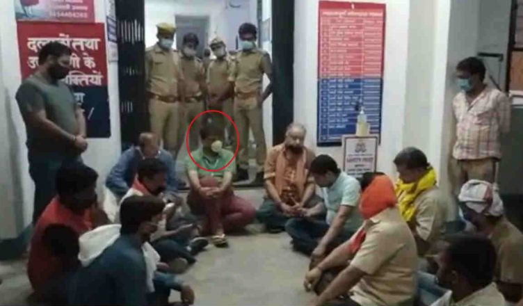 यूपी: उन्नाव में रात भर थाने के बाहर धरने पर बैठे रहे BJP विधायक, पुलिस पर लगाए गंभीर आरोप