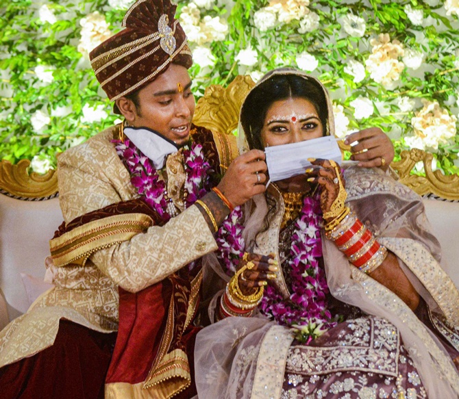 रांची: तीरंदाजी के दाे धुरंधर बने जीवनसाथी, दीपिका कुमारी ने अतनु के साथ रचाई शादी