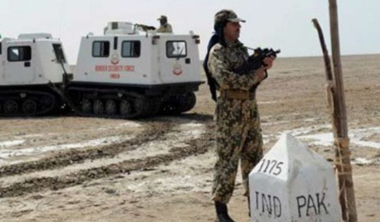 पाकिस्तानी लड़की के प्यार में पागल मराठी युवक पैदल पार कर रहा था बॉर्डर, BSF ने गुजरात सीमा पर पकड़ा