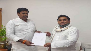 Madhya Pradesh: कांग्रेस को एक और झटका, मांधाता से पार्टी के विधायक नारायण पटेल ने दिया इस्तीफा