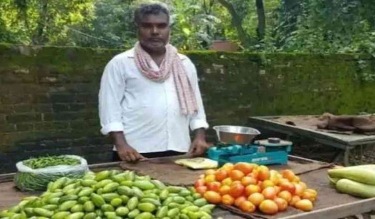 Balika vadhu director is selling vegetables to feed