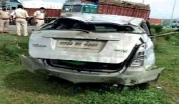 UP police car overturns on the lines of Vikas Dubey encounter gangster killed