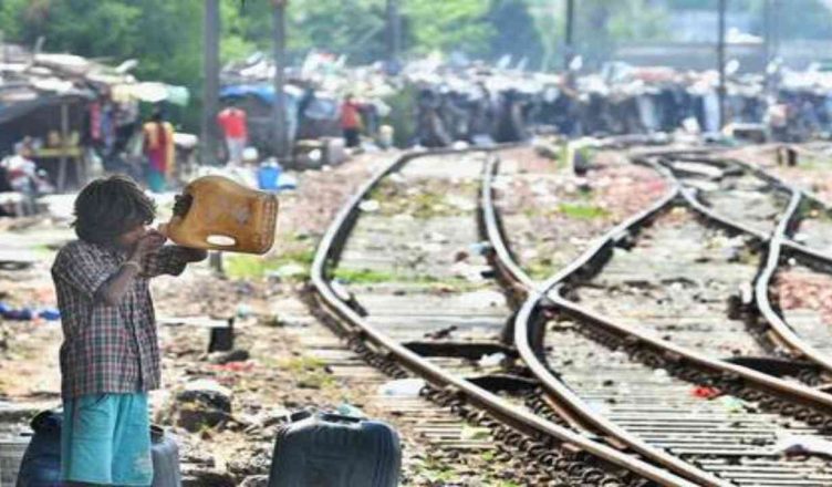 48 thousand slums will not be removed from the side of railway line in Delhi