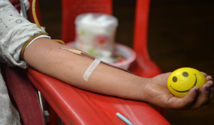 National Voluntary Blood Donation Day: किसी की जिंदगी बचा सकता है रक्तदान, इसके अनेकों फायदे भी हैं