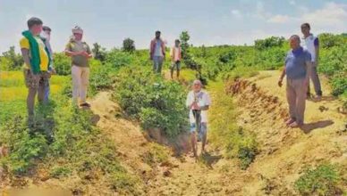 Loungi Bhuiyan dug a five kilometer long canal in village of Imamganj of Gaya district for far poverty of people people