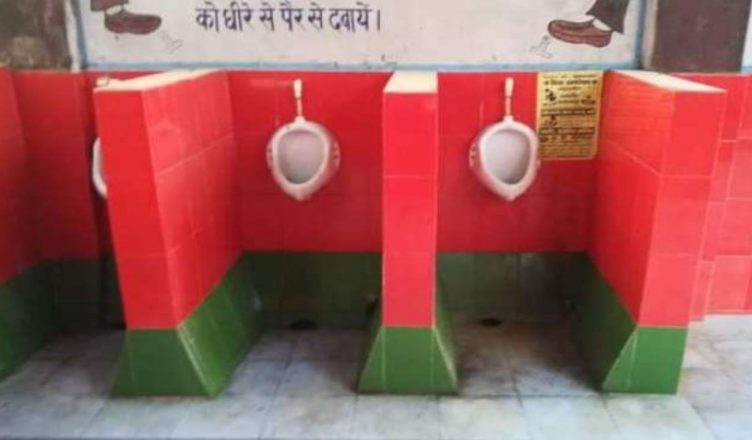 Uttar Pradesh: शौचालयों को सपा के रंग में रंगने पर भड़के सपाई