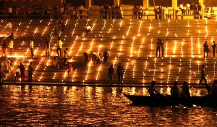 Dev Deepawali 2020: काशी में अयोध्या जैसा होगा भव्य आयोजन, 15 लाख दीयों की रोशनी से जगमगाएंगे 84 गंगा घाट