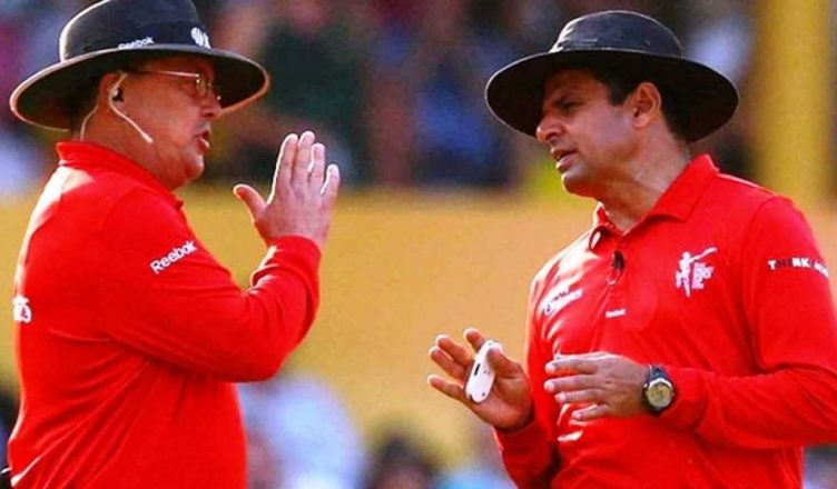 Aleem Dar became the umpire who officiated in most matches in ODIs.