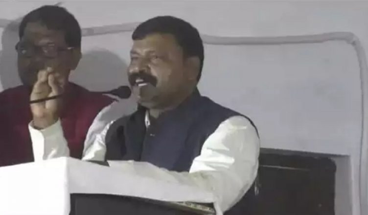 Uttar Pradesh: BSP के प्रदेश अध्यक्ष भीम राजभर के बिगड़े बोल, कहा-'ताड़ी पीने से कोरोना नहीं होगा', देखें Video