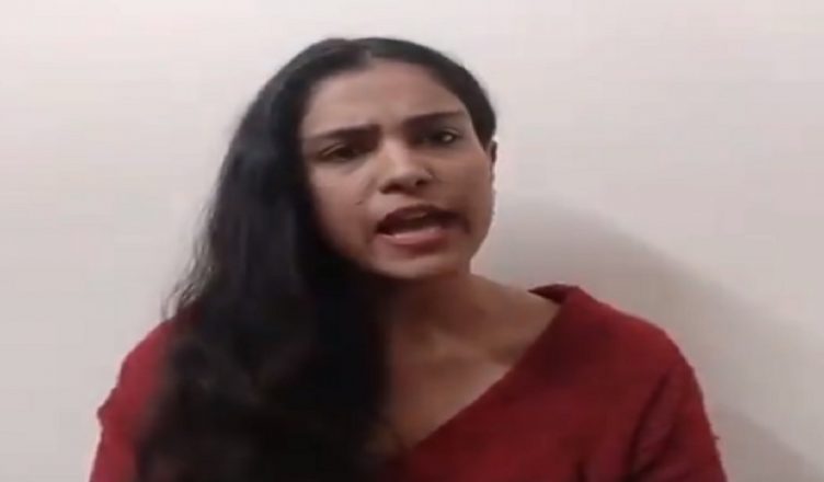 Kangana Ranaut की मिमिक्री कर सोशल मीडिया पर रातों रात छाई यह लड़की, देखें Viral Video