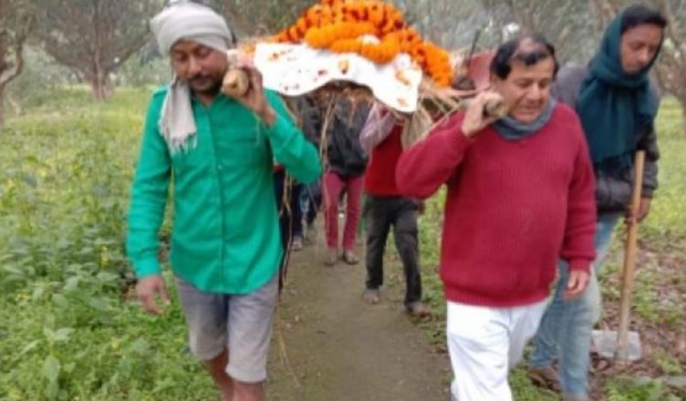 Bihar: मौत के बाद मिला कुत्ते को मिला सम्मान, निकाली गई अंतिम यात्रा