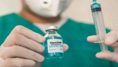 Vaccination in Bengal: बंगाल में टीकाकरण अभियान शुरू, डॉक्टर को लगाया गया पहला टीका