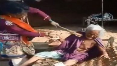 Uttar Pradesh: 90 वर्षीय वृद्ध सास को बहू ने पीटा, वीडियो सोशल मीडिया पर Viral